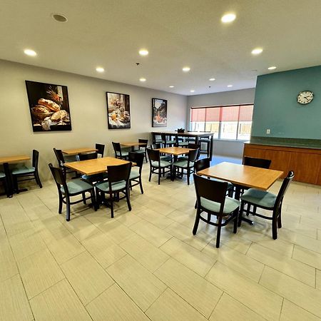 Days Inn & Suites By Wyndham Madison Extérieur photo