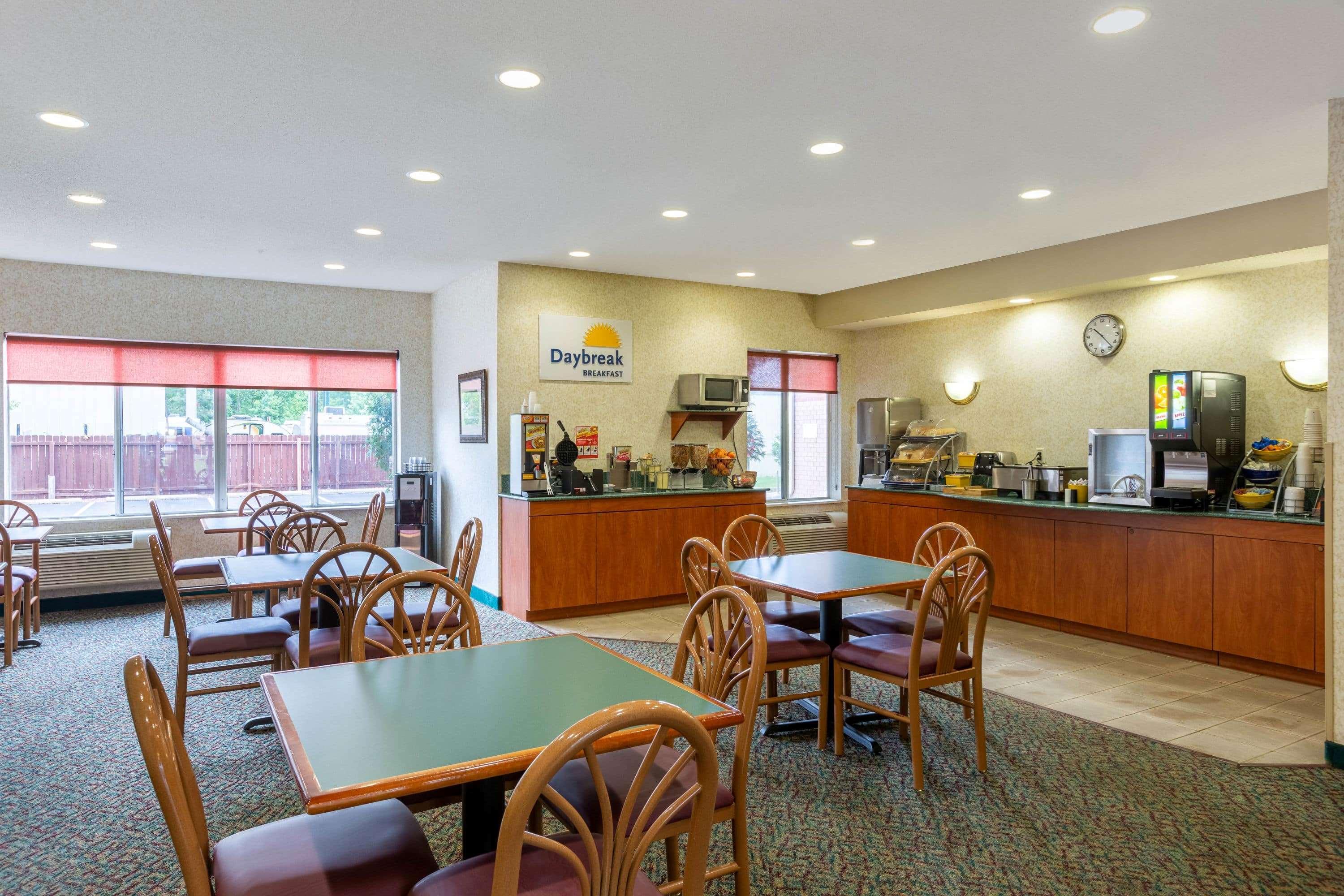 Days Inn & Suites By Wyndham Madison Extérieur photo