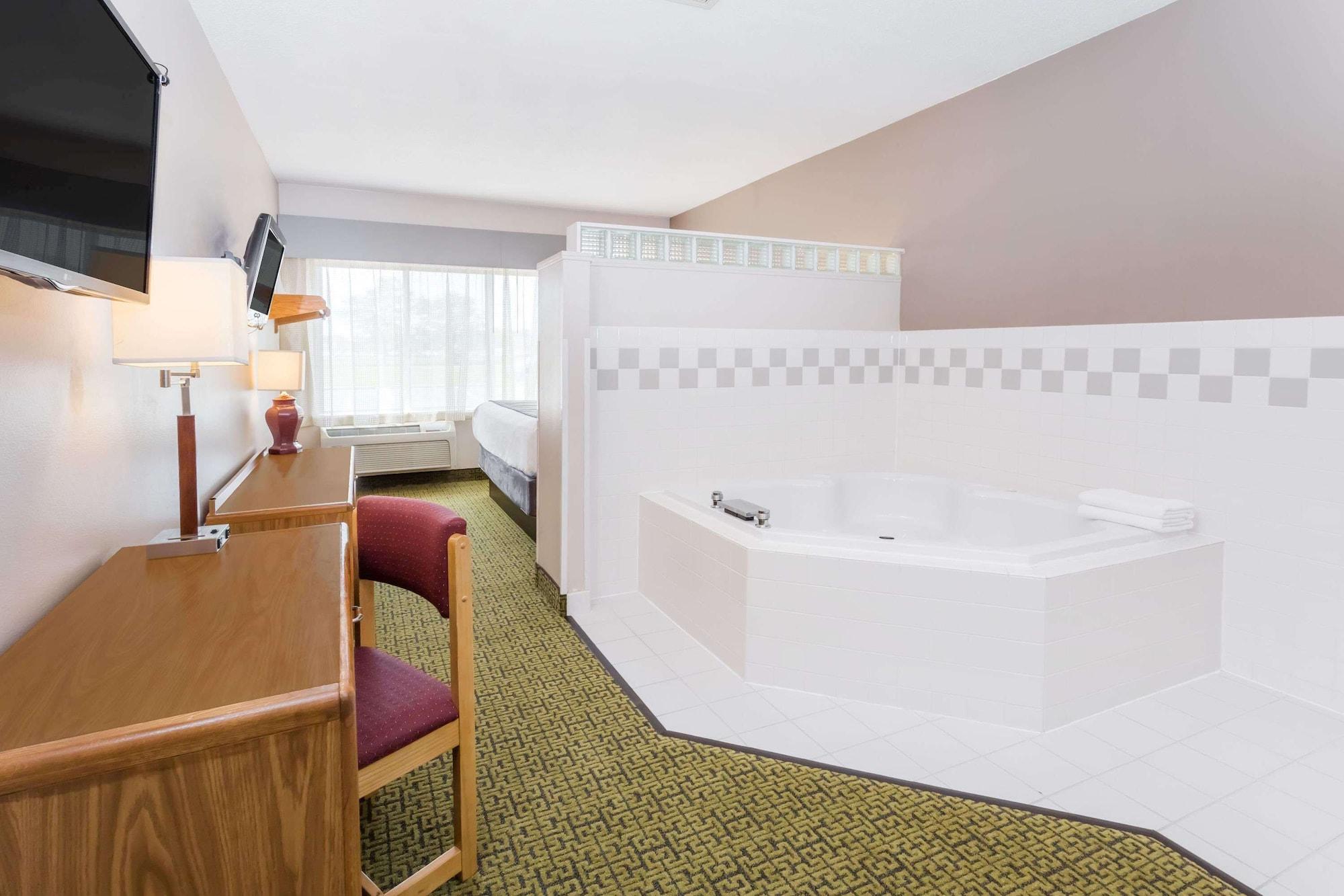 Days Inn & Suites By Wyndham Madison Extérieur photo