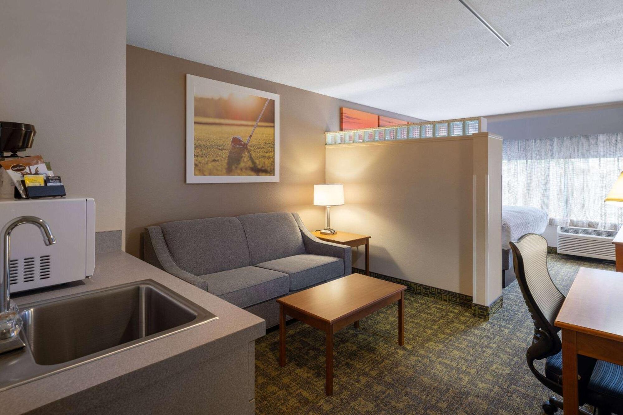 Days Inn & Suites By Wyndham Madison Extérieur photo