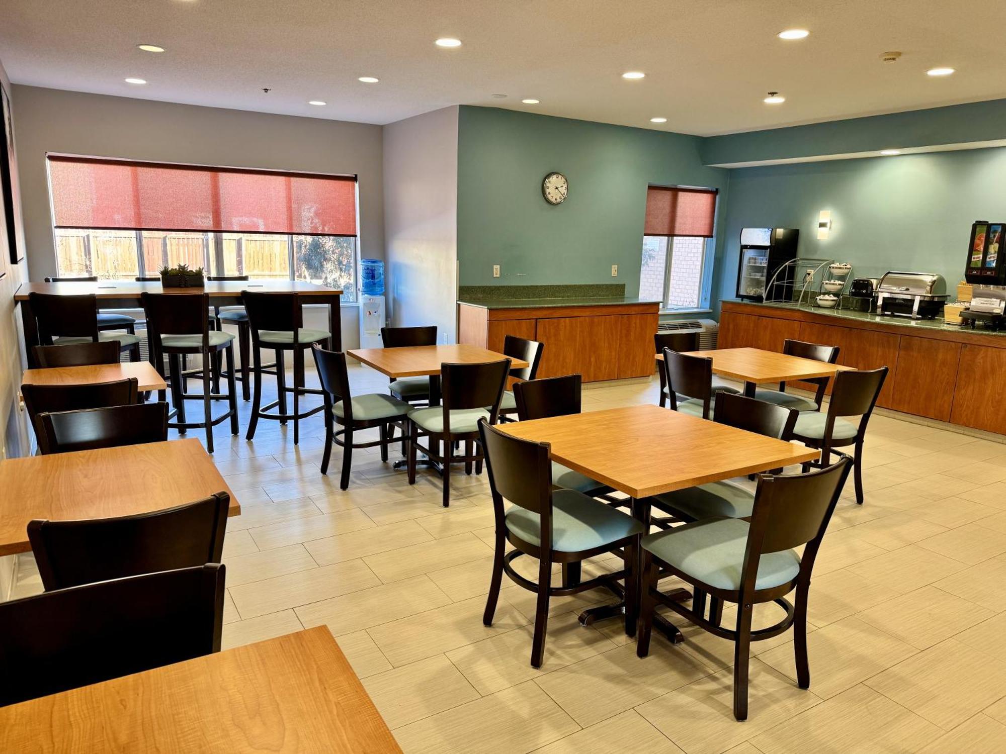 Days Inn & Suites By Wyndham Madison Extérieur photo